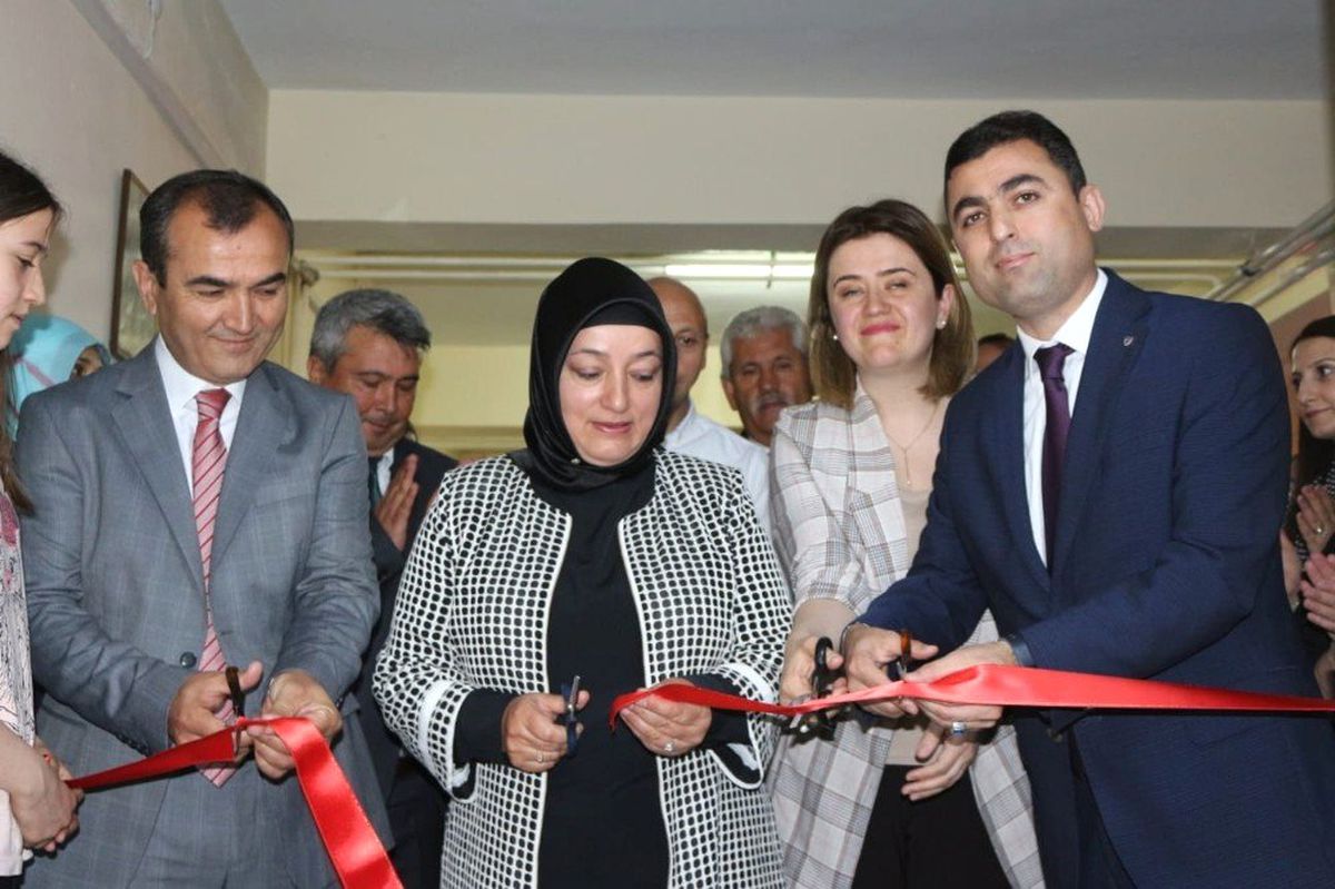 Kaman İlçe Halk Eğitim Merkezinde yıl sonu sergisi açılışı yapıldı