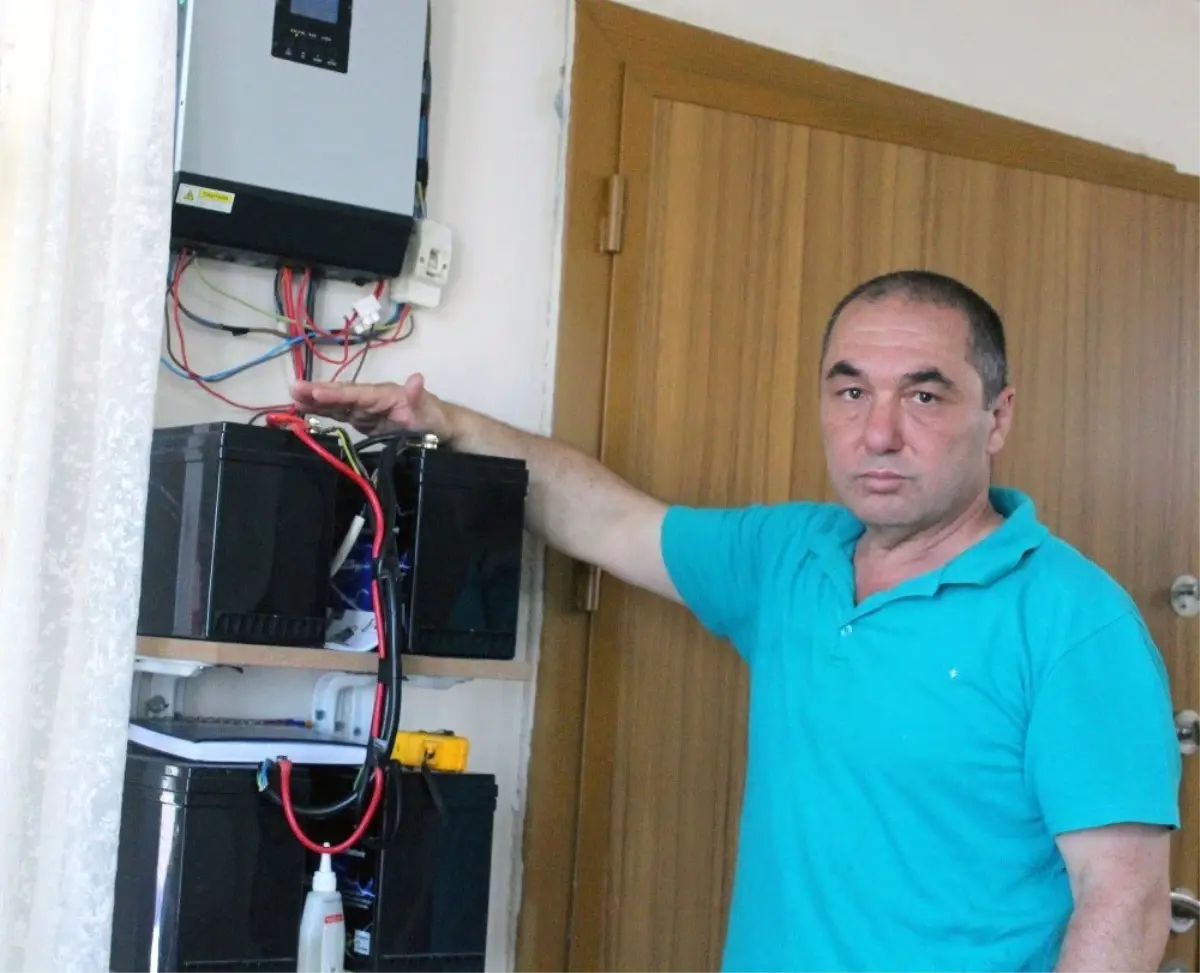 Evine kurduğu güneş panelleri sayesinde hem fatura ödemiyor hem de para kazanıyor