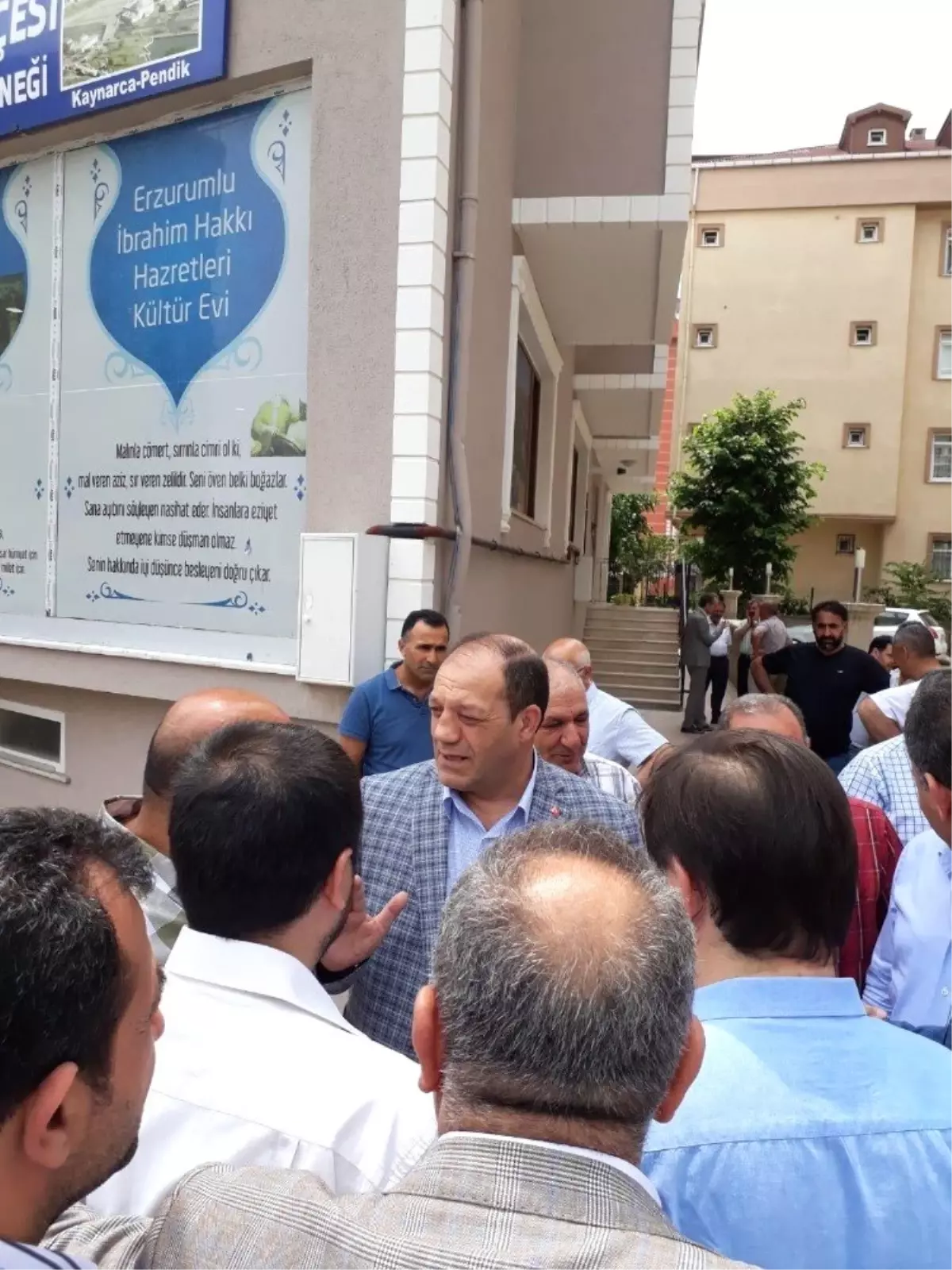 MHP İl Başkanı Karataş, İstanbul'da seçim çalışmalarını sürdürdü