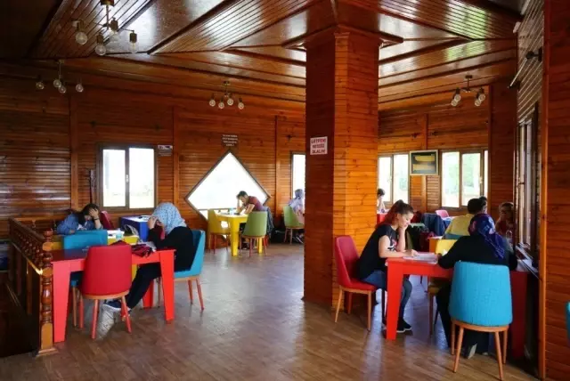 Millet Kıraathaneleri gençlerin buluşma noktası oldu