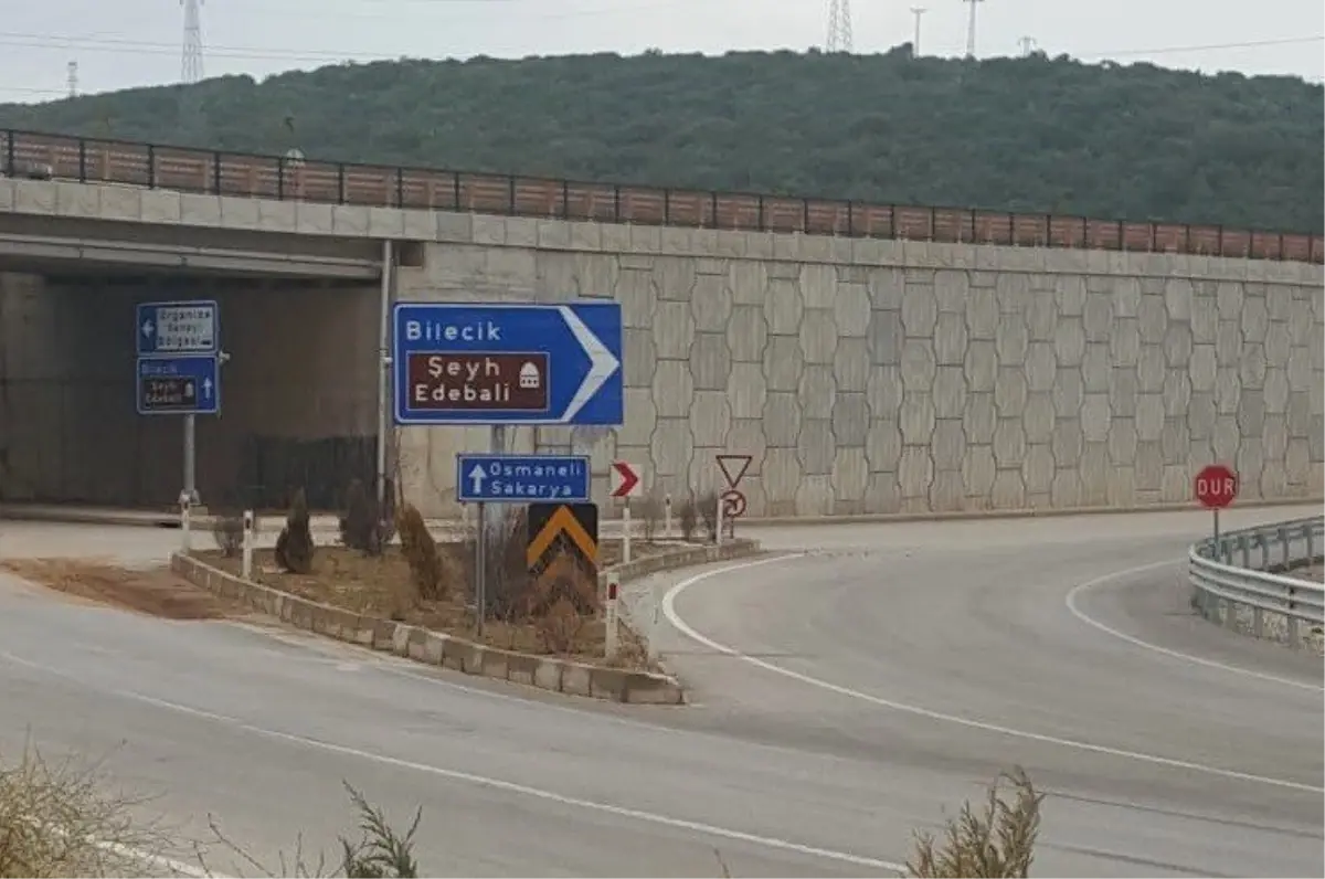 Sosyal medyada olay olan yön tabelası değiştirildi