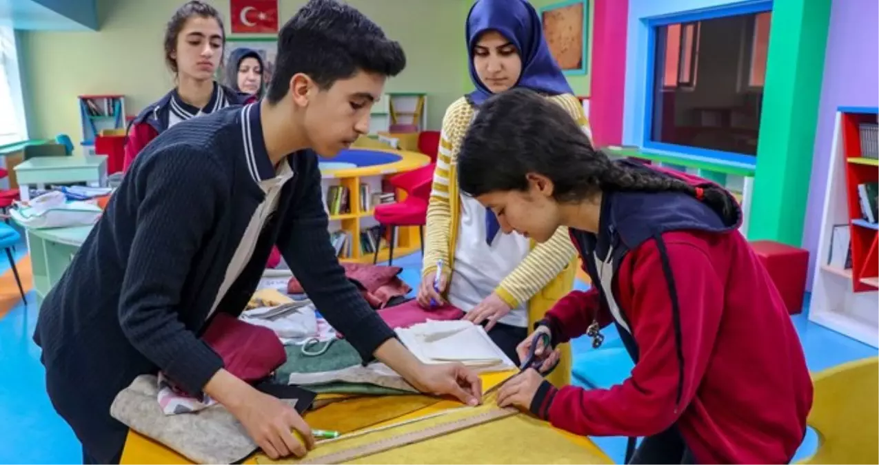 Öğrenciler lisede şirket kurup girişimci oldu