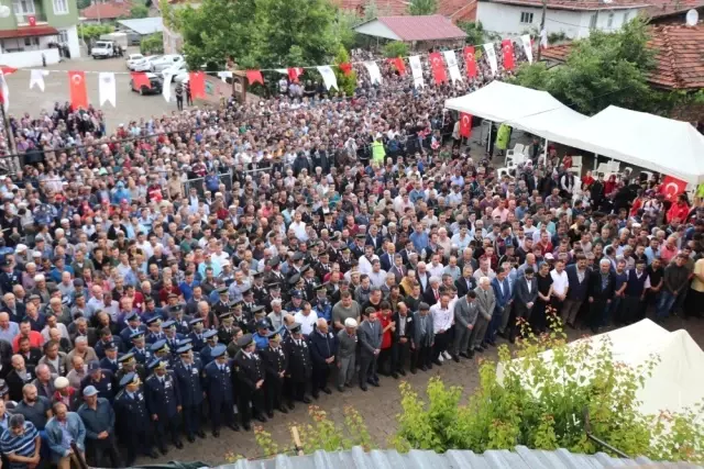 Şehit Uzman Çavuş Emre Üçkan son yolculuğuna uğurlandı Şehit Uzman Çavuş Emre Üçkan son yolculuğuna uğurlandı
