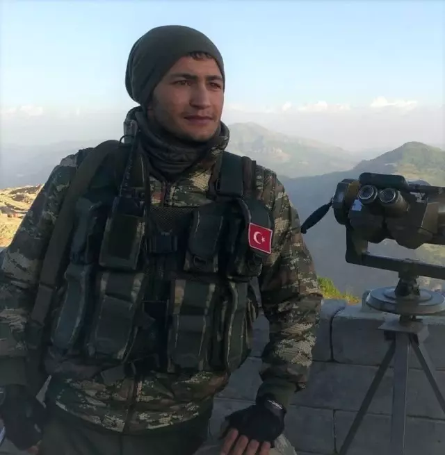 Şehit Uzman Çavuş Emre Üçkan son yolculuğuna uğurlandı Şehit Uzman Çavuş Emre Üçkan son yolculuğuna uğurlandı