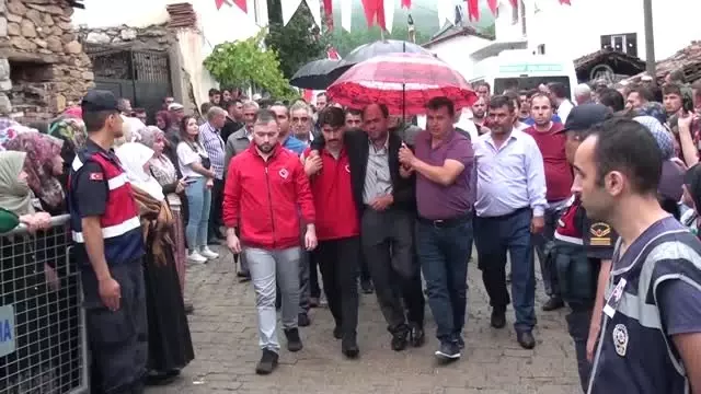 Şehit Uzman Çavuş Üçkan son yolculuğuna uğurlandı Şehit Uzman Çavuş Üçkan son yolculuğuna uğurlandı