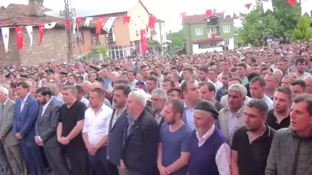 Şehit Uzman Çavuş Üçkan son yolculuğuna uğurlandı Şehit Uzman Çavuş Üçkan son yolculuğuna uğurlandı