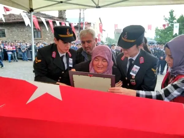 Simav şehidini uğurladı Simav şehidini uğurladı