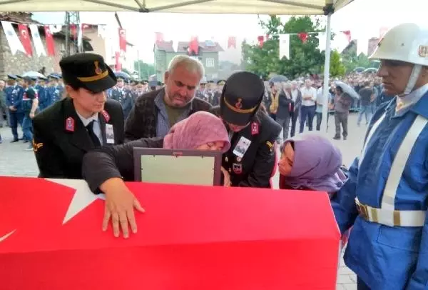 Simav şehidini uğurladı Simav şehidini uğurladı