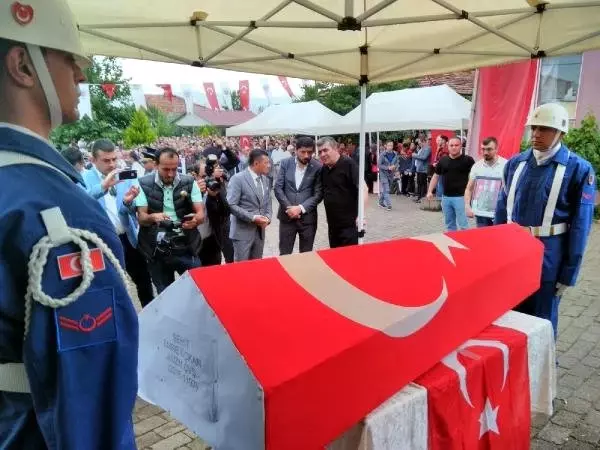 Simav şehidini uğurladı Simav şehidini uğurladı
