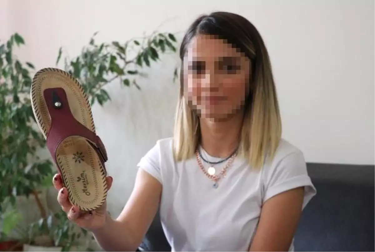 Üç arkadaşın tacizle suçladıkları kişiye fırlattıkları terlik, 'silah' sayıldı