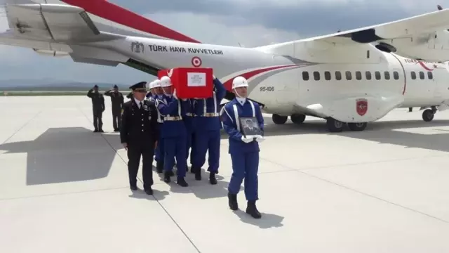 Tunceli şehitleri son yolculuğuna uğurlandı Tunceli şehitleri son yolculuğuna uğurlandı