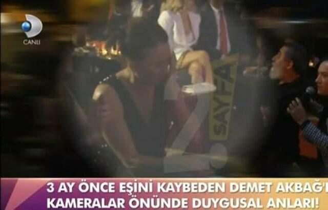 3 ay önce eşini kaybeden Demet Akbağ, ödül töreninde gözyaşlarına boğuldu