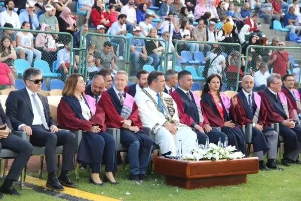 70 yaşında 2'nci üniversiteyi bitirdi
