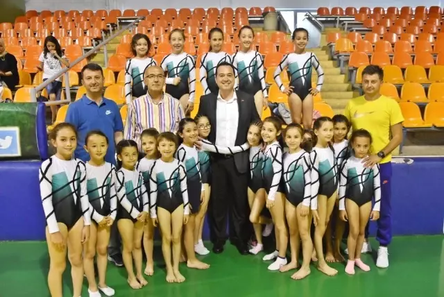 Akhisar'da ilk kez Cimnastik Şenliği düzenlendi