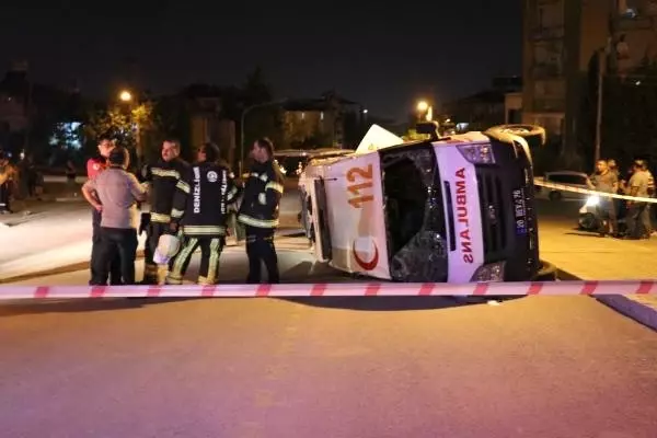 Ambulans ile otomobil çarpıştı: 7 yaralı