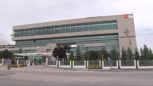 Anayasa Mahkemesi önünde arbede Anayasa Mahkemesi önünde arbede