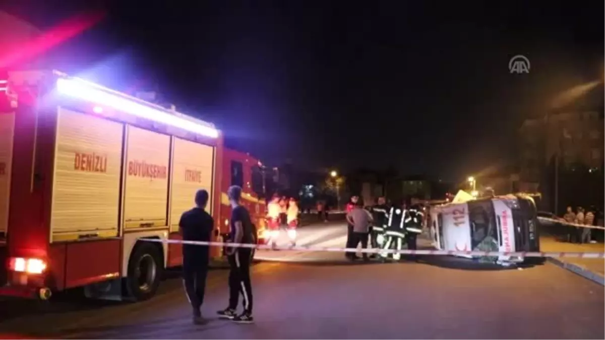 Denizli'de ambulans ile otomobil çarpıştı: 7 yaralı