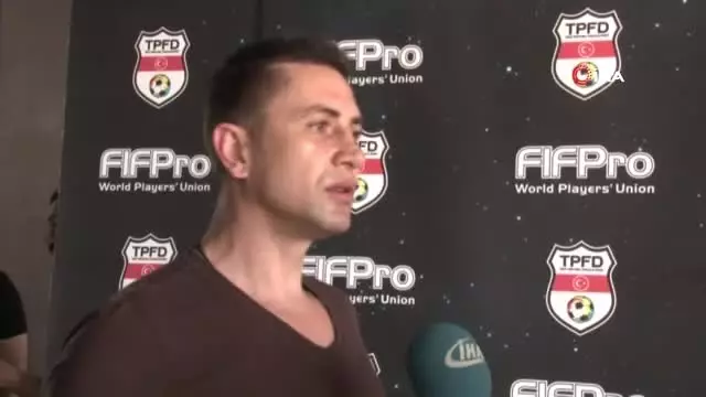 Emre Aşık'tan kendisini FETÖ'yle suçlayan eşine 2 liralık tazminat davası Emre Aşık'tan kendisini FETÖ'yle suçlayan eşine 2 liralık tazminat davası