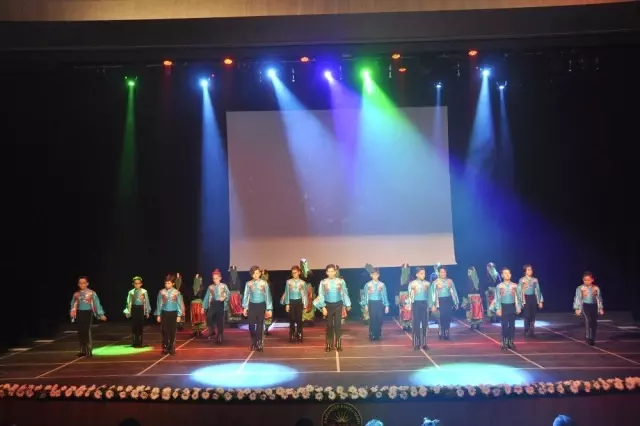 GKV'liler Anadolu'yu dansın renkleriyle sahneye taşıdı GKV'liler Anadolu'yu dansın renkleriyle sahneye taşıdı
