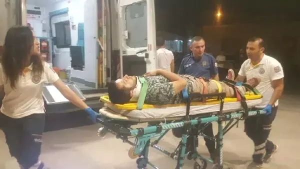 Hafif ticari araç ile çarpışan motosikletin sürücüsü yaralandı