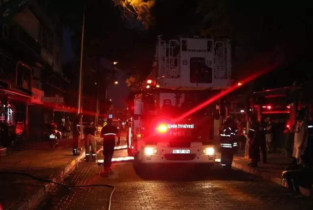İzmir'de apartmanda çıkan yangın paniğe neden oldu