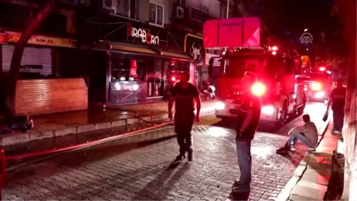 İzmir'de ev yangını