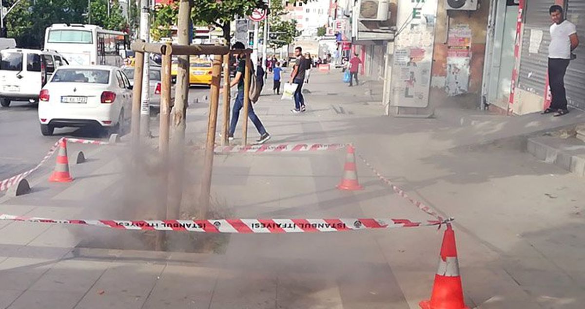 Yer: İstanbul! Yeraltından çıkan dumanlar korkuttu