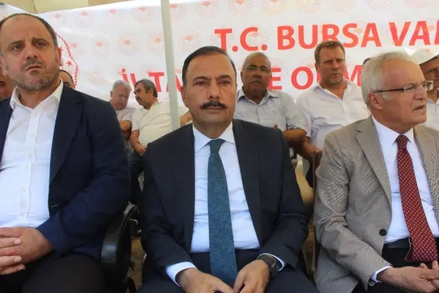 1945 yılında başlatılan Toprak Bayramı tarım şehri Bursa'da ilk kez şenlik havasında kutlandı