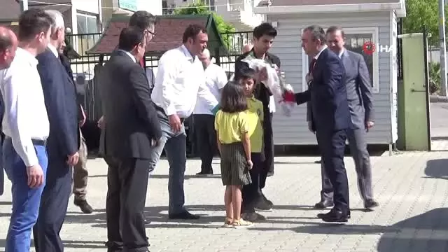 55 Bin Türk ve Suriyeli çocuk karne aldı 55 Bin Türk ve Suriyeli çocuk karne aldı