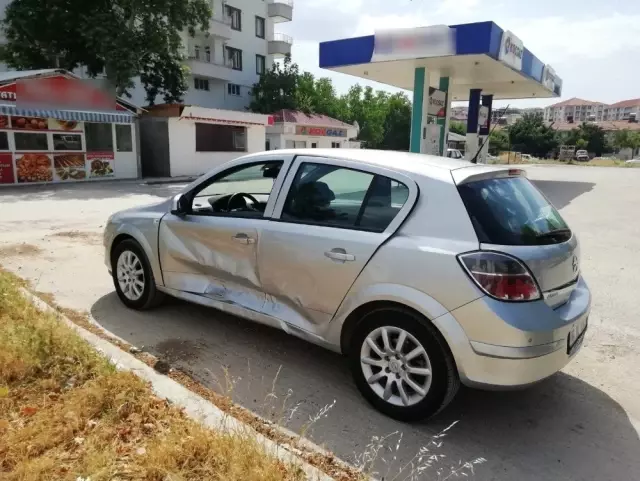 Adıyaman'da iki otomobil çarpıştı: 4 yaralı Adıyaman'da iki otomobil çarpıştı: 4 yaralı