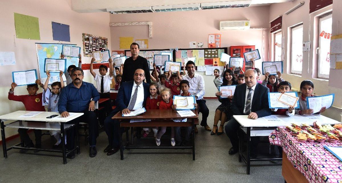 Ahlat'ta karne dağıtım töreni