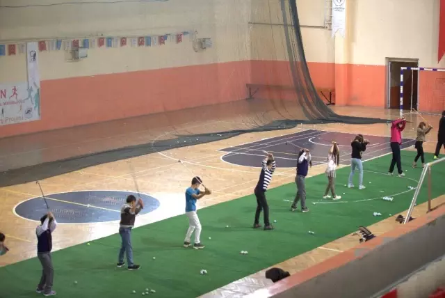 Ardahanlı minik golfçülerin başarısı Türkiye'nin dikkat çekiyor Ardahanlı minik golfçülerin başarısı Türkiye'nin dikkat çekiyor