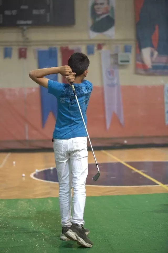 Ardahanlı minik golfçülerin başarısı Türkiye'nin dikkat çekiyor Ardahanlı minik golfçülerin başarısı Türkiye'nin dikkat çekiyor