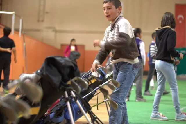 Ardahanlı minik golfçülerin başarısı Türkiye'nin dikkat çekiyor Ardahanlı minik golfçülerin başarısı Türkiye'nin dikkat çekiyor