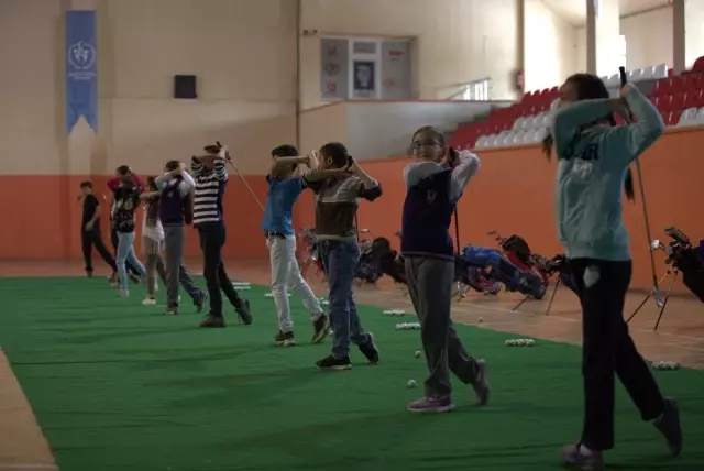 Ardahanlı minik golfçülerin başarısı Türkiye'nin dikkat çekiyor Ardahanlı minik golfçülerin başarısı Türkiye'nin dikkat çekiyor