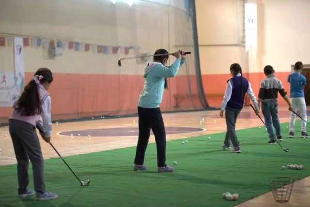 Ardahanlı minik golfçülerin başarısı Türkiye'nin dikkat çekiyor Ardahanlı minik golfçülerin başarısı Türkiye'nin dikkat çekiyor