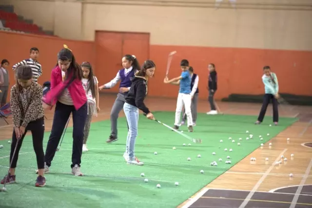 Ardahanlı minik golfçülerin başarısı Türkiye'nin dikkat çekiyor Ardahanlı minik golfçülerin başarısı Türkiye'nin dikkat çekiyor