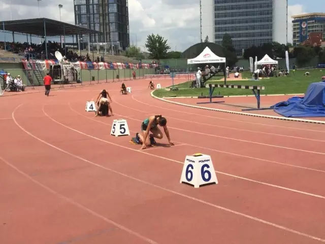Atletizm Şampiyonası'na Büyükşehirli sporcular damga vurdu