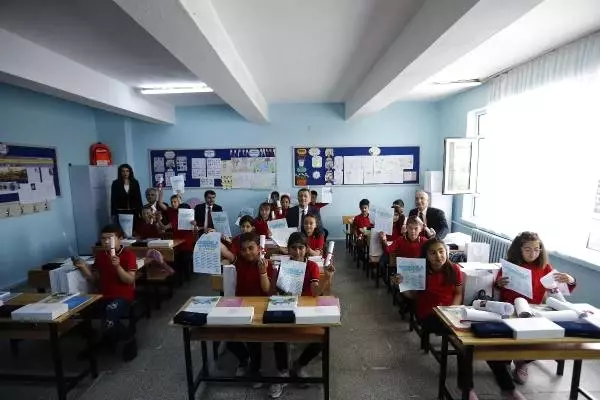 Bakan Selçuk: Tatil, ekran karşısında yaşanacak bir hadise değil Bakan Selçuk: Tatil, ekran karşısında yaşanacak bir hadise değil