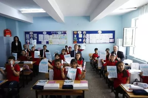 Bakan Selçuk: Tatil, ekran karşısında yaşanacak bir hadise değil Bakan Selçuk: Tatil, ekran karşısında yaşanacak bir hadise değil