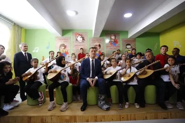 Bakan Selçuk: Tatil, ekran karşısında yaşanacak bir hadise değil Bakan Selçuk: Tatil, ekran karşısında yaşanacak bir hadise değil