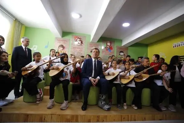 Bakan Selçuk: Tatil, ekran karşısında yaşanacak bir hadise değil Bakan Selçuk: Tatil, ekran karşısında yaşanacak bir hadise değil