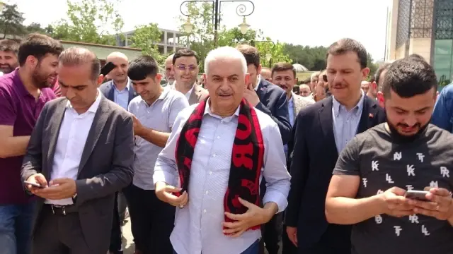 Binali Yıldırım'dan gençlere mesaj: Kankalarımla bir olacağız, İstanbul'u bir numara yapacağız