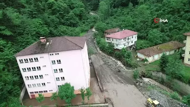 Bu okulda öğrenciler karne alamadı Bu okulda öğrenciler karne alamadı