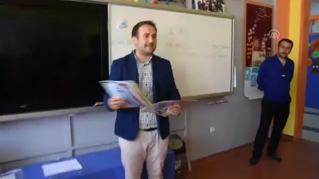 Çankırı'da 'ikiz' öğrencilerin karne sevinci Çankırı'da 'ikiz' öğrencilerin karne sevinci