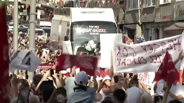 Ekrem İmamoğlu, Bayrampaşa'da vatandaşlarla buluştu Ekrem İmamoğlu, Bayrampaşa'da vatandaşlarla buluştu