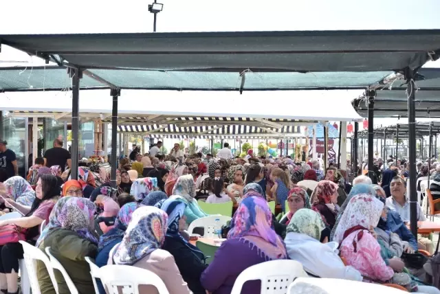 Geleneksel Lapseki hayrı yapıldı Geleneksel Lapseki hayrı yapıldı