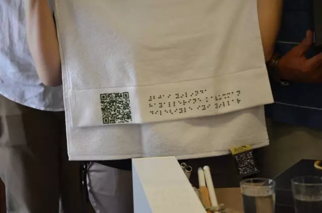 Görme engelliler için karekod ve Braille alfabeli tekstil ürünü ürettiler Görme engelliler için karekod ve Braille alfabeli tekstil ürünü ürettiler