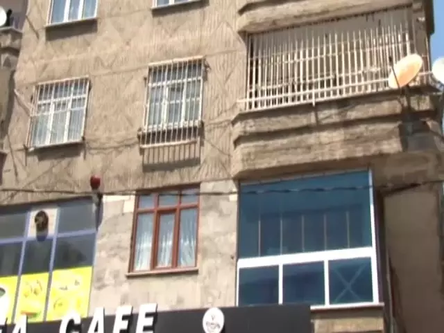 'Gri' kategoride aranan terörist İstanbul'da yakalandı 'Gri' kategoride aranan terörist İstanbul'da yakalandı