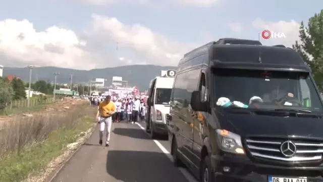 Hak - İş'in başlattığı Emek ve Adalet Yürüyüşü dördüncü gününde Hak - İş'in başlattığı Emek ve Adalet Yürüyüşü dördüncü gününde
